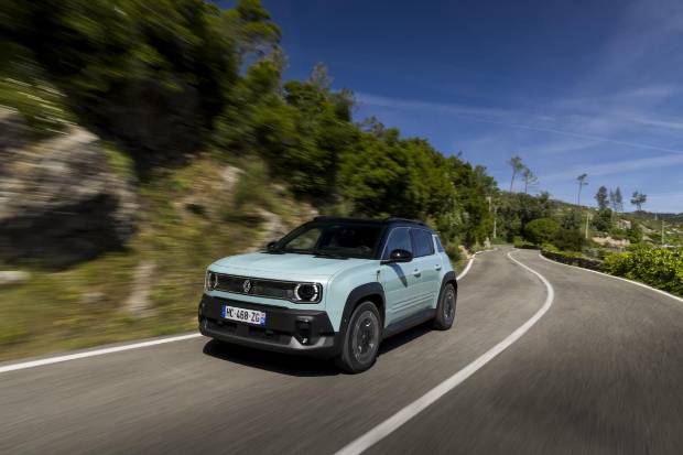 $!Renault 4 image bank media Test-Drive, on April 28th 2025 at Lisbonne, Portugal - Photo Clément Choulot / DPPI
