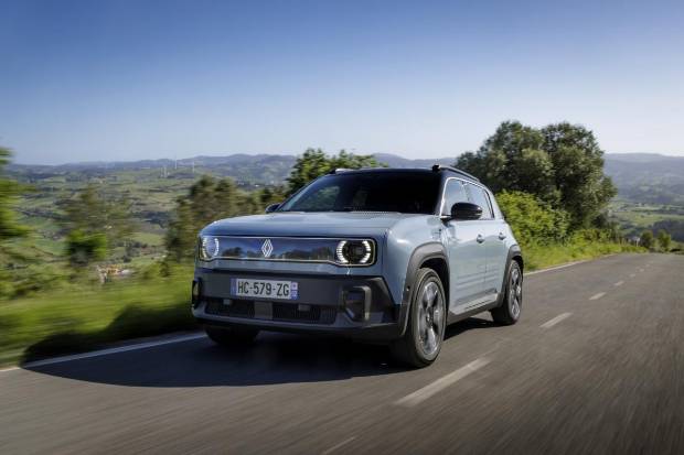 $!Renault 4 image bank media Test-Drive, on April 28th 2025 at Lisbonne, Portugal - Photo Clément Choulot / DPPI
