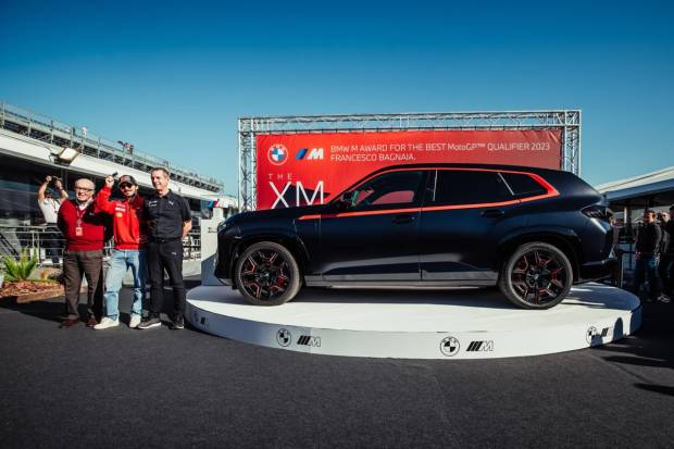 $!Acto de entrega del BMW XM Label Red a Pecco Bagnaia en Cheste