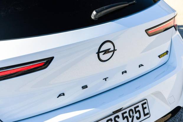 $!Detalle de la parte trasera del Opel Astra GSe