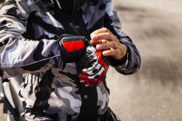 $!Los guantes protegen en las caídas