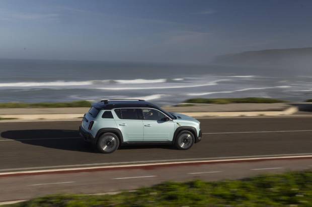 $!Renault 4 image bank media Test-Drive, on April 28th 2025 at Lisbonne, Portugal - Photo Clément Choulot / DPPI