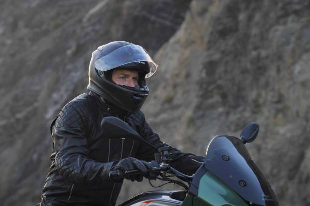 $!Ewan McGregor sobre la Moto Guzzi V100 Mandello