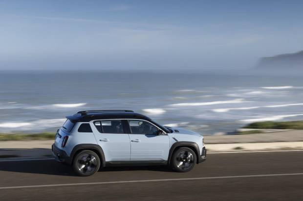 $!Renault 4 image bank media Test-Drive, on April 28th 2025 at Lisbonne, Portugal - Photo Clément Choulot / DPPI
