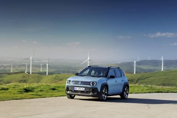 $!Renault 4 image bank media Test-Drive, on April 28th 2025 at Lisbonne, Portugal - Photo Clément Choulot / DPPI
