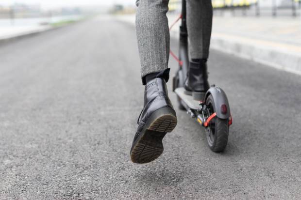 $!Los patinetes eléctricos y la maquinaria agrícola estarán obligados a tener un seguro de accidentes