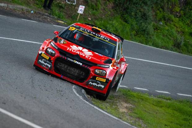 $!El C3 Rally2 de Diego Ruiloba ataca con decisión una curva del rallye Sierra Morena.