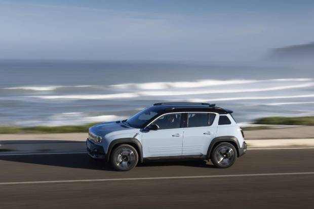 $!Renault 4 image bank media Test-Drive, on April 28th 2025 at Lisbonne, Portugal - Photo Clément Choulot / DPPI