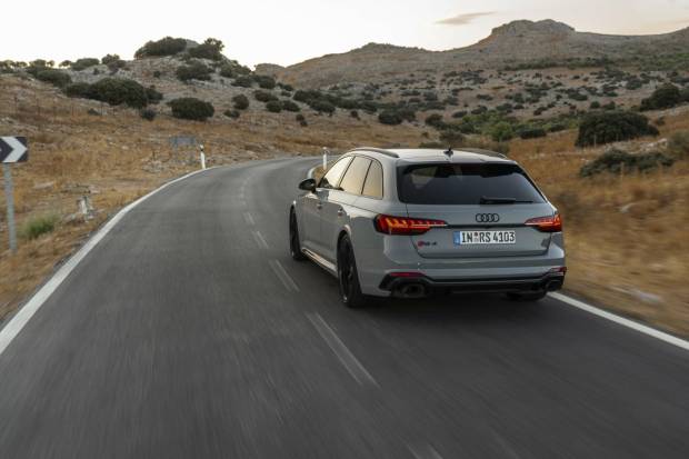 $!Audi RS4 Avant Competition Plus