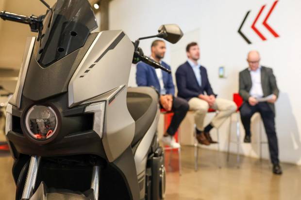 $!Llega a Canarias el servicio de intercambio de baterías de Acciona para los scooters de Silence