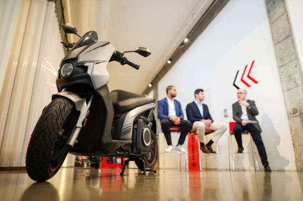 $!Llega a Canarias el servicio de intercambio de baterías de Acciona para los scooters de Silence