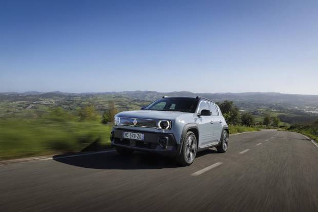 $!Renault 4 image bank media Test-Drive, on April 28th 2025 at Lisbonne, Portugal - Photo Clément Choulot / DPPI