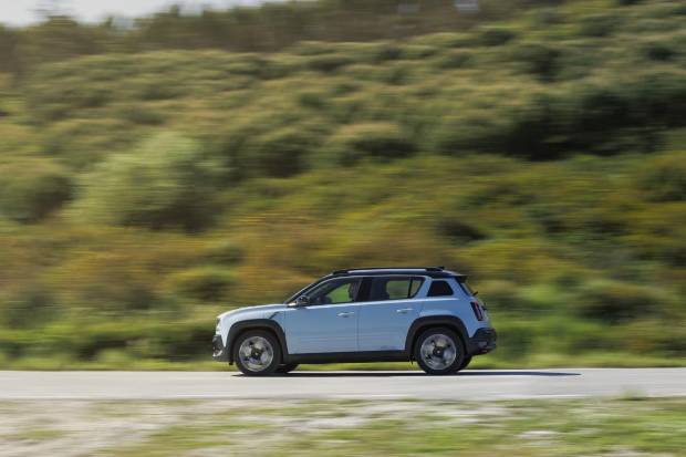 $!Renault 4 image bank media Test-Drive, on April 28th 2025 at Lisbonne, Portugal - Photo Clément Choulot / DPPI