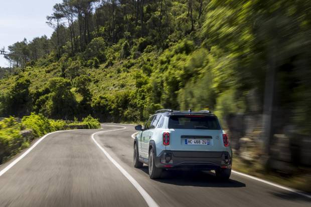 $!Renault 4 image bank media Test-Drive, on April 28th 2025 at Lisbonne, Portugal - Photo Clément Choulot / DPPI
