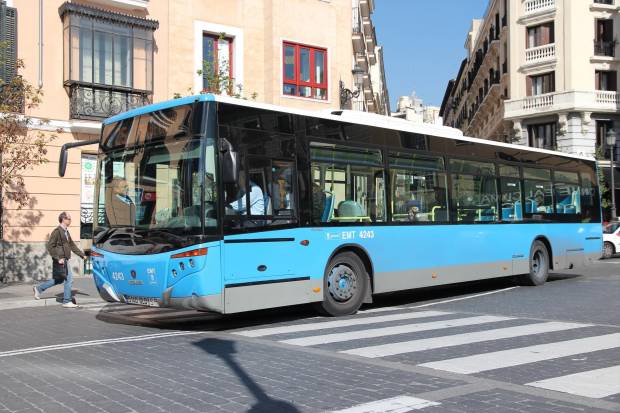 $!En Madrid ¿puedes llevar tu patinete en el autobús?