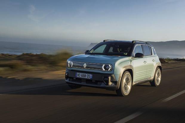 $!Renault 4 image bank media Test-Drive, on April 28th 2025 at Lisbonne, Portugal - Photo Clément Choulot / DPPI