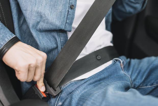 $!El cinturón puede ayudar a empujar el coche, aunque cuidado si estás en pendiente