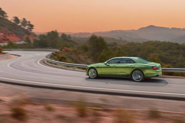 $!Perfil del nuevo Bentley Flying Spur.