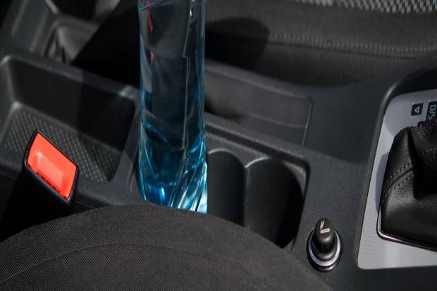 $!Debes tener cuidado con dejar las botellas de agua en tu coche