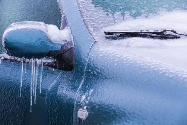 $!El hielo, el molesto elemento que nos impide conducir en invierno