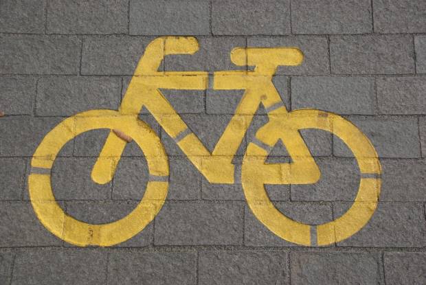 $!Marca vial que permite la circulación de bicicletas.