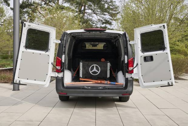 $!Mercedes-Benz Vito 4x4 Panel Van; Arctic white