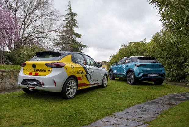 $!El Opel Corsa e-Rally y el Opel Mokka GS