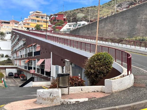 $!La carretera que hace de azotea en el edificio de Los Ficus