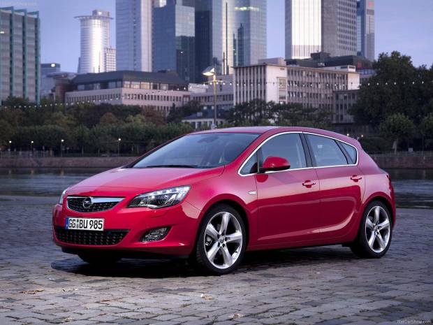 $!Opel Astra (2010)