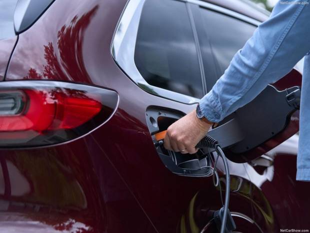 $!La versión híbrida enchufable aporta un plus de eficiencia a la gama de Mazda, ofreciendo una autonomía en modo eléctrico de 60 kilómetros