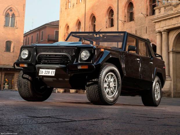 $!El Lamborghini LM002