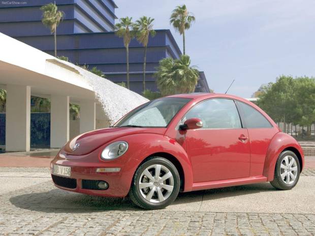 $!El Volkswagen New Beetle que incluía un florero en su salpicadero