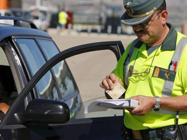 $!Los agentes de tráfico te pueden multar por llevar más cantidad de dinero de la que deberías