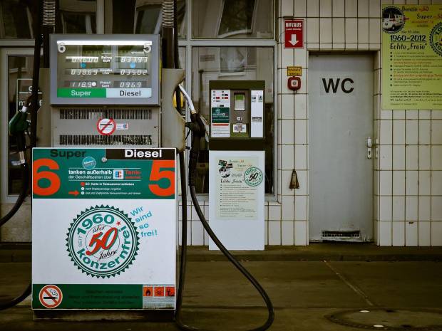 $!En las gasolineras los ladrones aprovechan para robar a los conductores