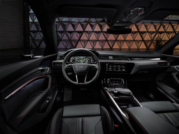 $!Interior del Audi Q8 e-tron.