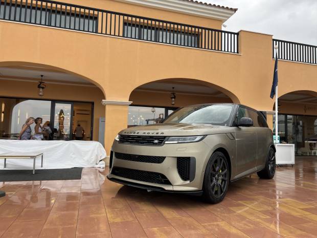 $!Range Rover Sport SV expuesto en Puerto Portals.