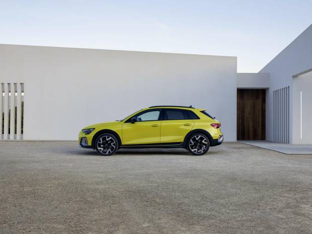 $!Audi A3 Allstreet en tono Python yellow.