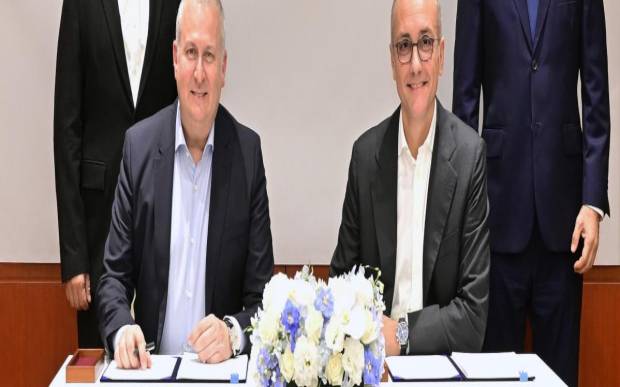 $!Firma del acuerdo entre Iveco y Hyundai