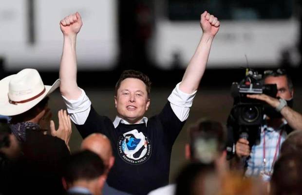 $!Musk celebra un lanzamiento exitoso con SpaceX