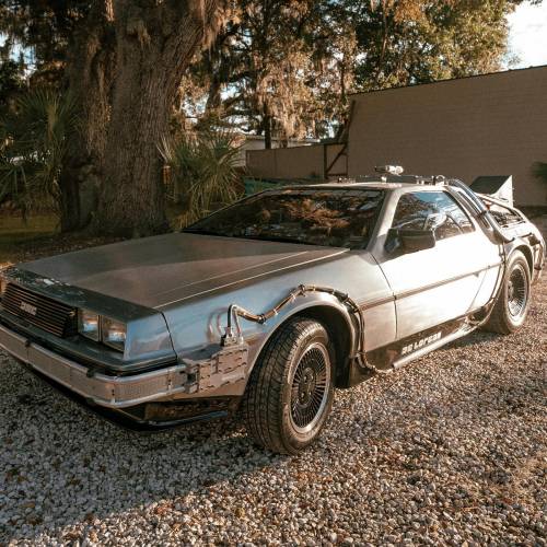 Una empresa vende y restaura el legendario DeLorean