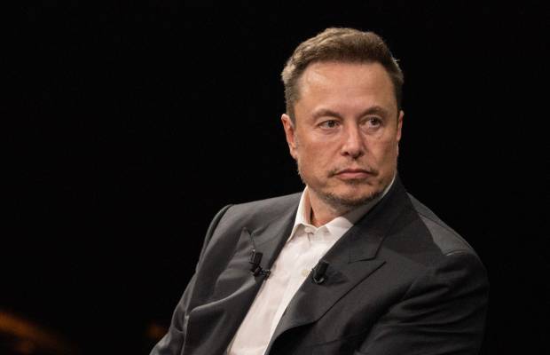 El sueldo de Elon Musk y la política de Tesla con sus trabajadores, a debate