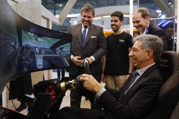 $!Hispano Suiza revoluciona la experiencia de conducción: el simulador virtual del Carmen Boulogne te lleva al mítico circuito urbano de Montjuïc