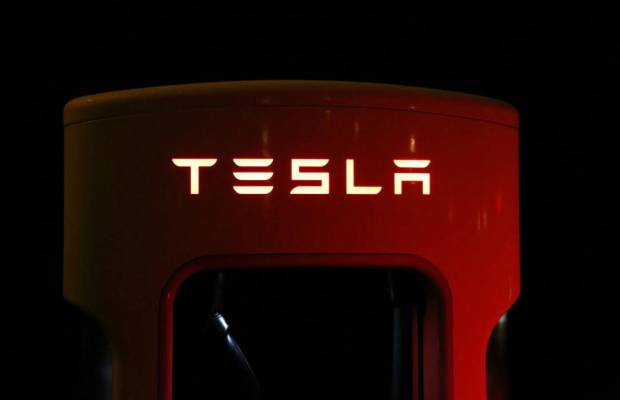 Tesla baja un 23% el precio de la cuota mensual para su red de supercargadores en Europa