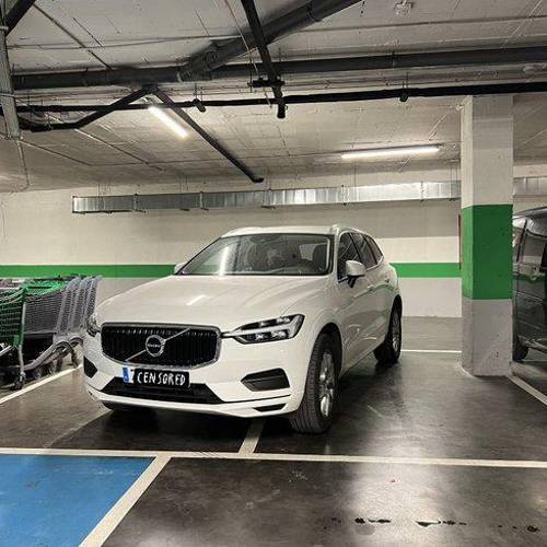 Si aparcas a lo ancho, paga a lo grande: la multa por ocupar dos plazas de estacionamiento