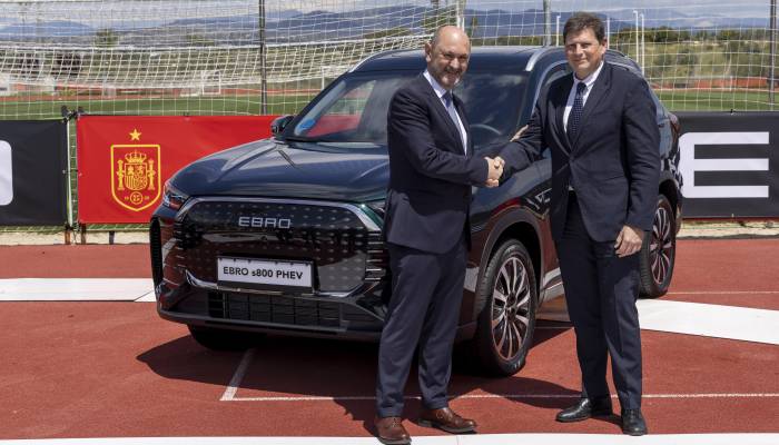 Rafael Louzán, presidente de la RFEF y Pedro Calef, CEO de EBRO MOTORS