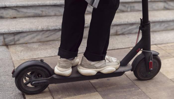 Los patines eléctricos tienen normas viales que se deben cumplir