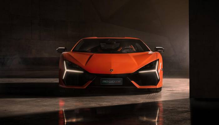 Lamborghini entra en la era de la electrificación con el Revuelto