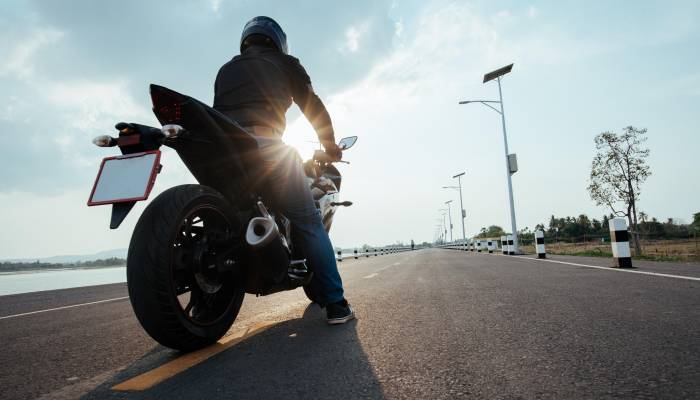 ¿Cómo se frena en una moto? Estas son las claves para una conducción segura y eficiente