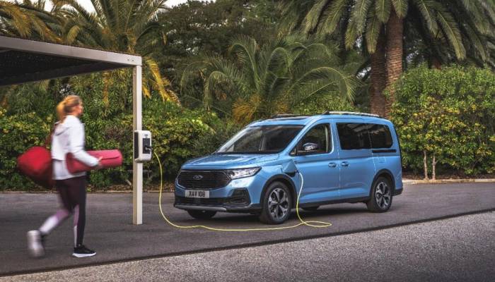 Ford Tourneo Connect PHEV: 110 kilómetros en eléctrico y la carga de un furgón térmico