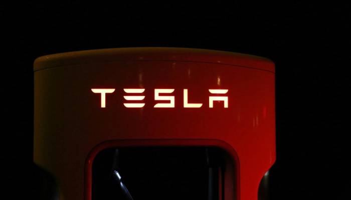 Tesla permitirá cargar sus coches eléctricos con energía solar